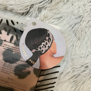 Kitsch microfiber spa headband for your hairline
New